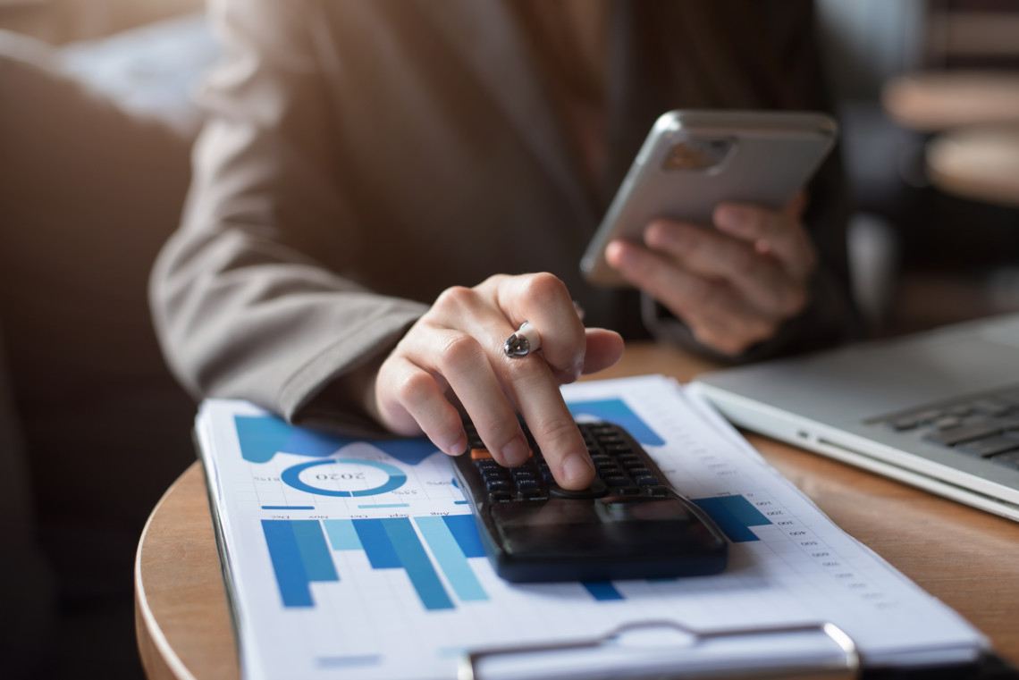 Paskolų sujungimas: Kai mėnesinės įmokos tampa per sunkios, praktiniai sprendimai, kaip susigrąžinti biudžeto kontrolę